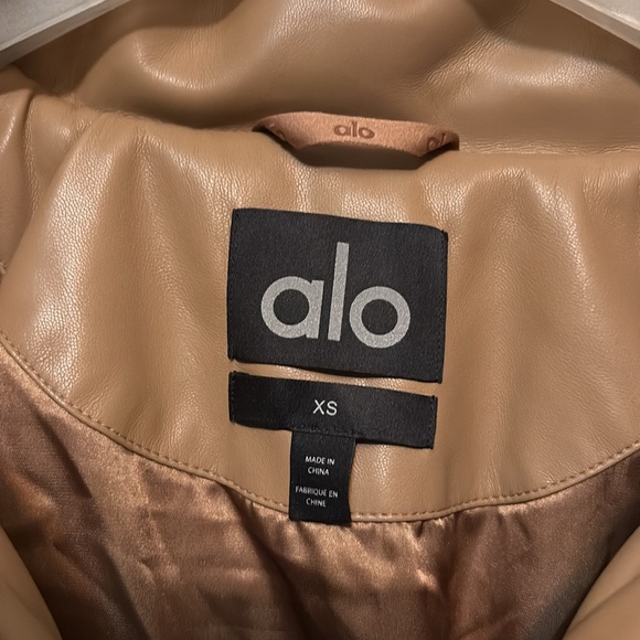 ALO Yoga Faux Leather Boss Puffer Jacket, Toasted Almond Sz XS NWT PRICE FIRM - Picture 3 of 16